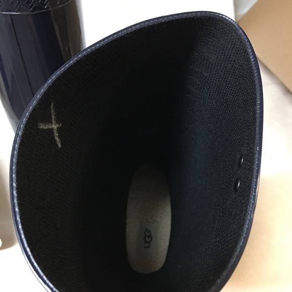 Ugg shaye rain boots - Picture 2 of 7